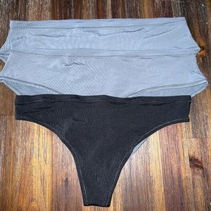 Set of 2 Zella Motivate Hipster Briefs & 1 Thong